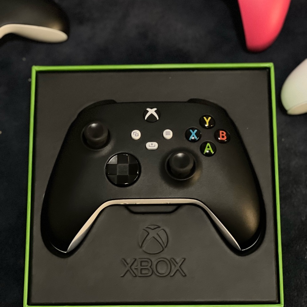 Xbox Black & White Wireless Controller